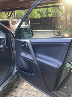 Toyota RAV4 - 8