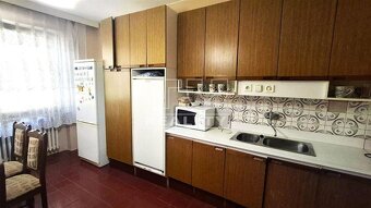 Veľký rodinný dom s úžitkovou plochou 330 m2, postavený... - 8