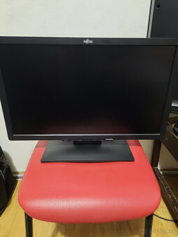 Monitory LCD 22" - 8