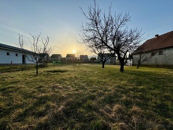 MAĎARSKO - GONC STAVEBNÝ POZEMOK 852 M2, IS NA HRANICI POZEM - 8