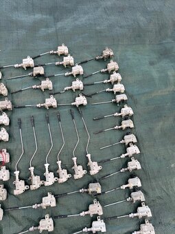 Motorčeky na ovládanie zámku nádrže - 8