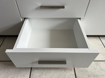 Skrinka pod TV - 8