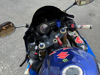 Suzuki GSXR 750 - 8