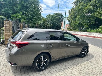 Predám Toyota Auris Tourning Sports 1.6 benzín Automat - 8