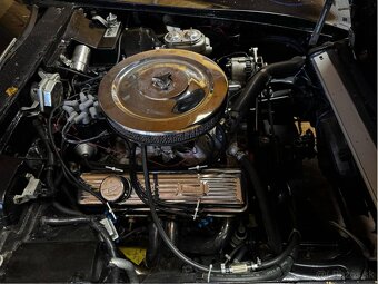 Chevrolet Corvette Stingray z roku 1974 - 8