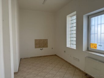 Skladové priestory v oplotenom areáli s vrátnikom - 8