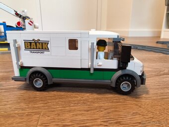 Nákladný vlak Lego 60198 + Koľaje 60205 + 60238 - 8