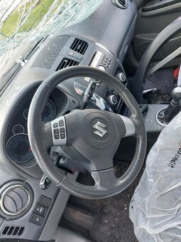 Predám havarované Suzuki SX4 1.6 88kw M16A - 8