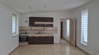 Prenájom bytu s obývačkou a kuchynským kútom, Nesluša - 8