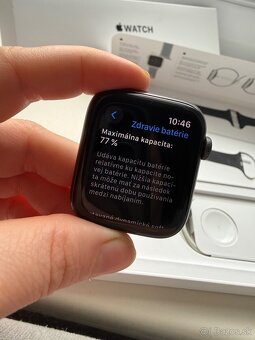 Apple Watch SE 2020 44mm Space Grey Aluminum Case - 8