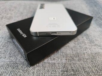 Samsung Galaxy S24 8/256GB (plne funkčný) - 8