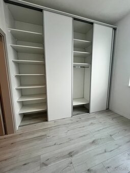 𝗣𝗿𝗲𝗻𝗮́𝗷𝗼𝗺: úplne nový 2-izbový byt, balkón, parkovan - 8