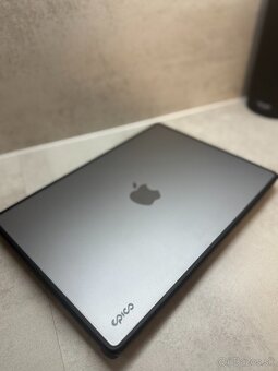 Macbook Pro M3 , 14 palcový - 8
