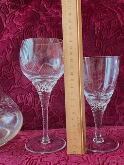 Karafa a poháre. - 8