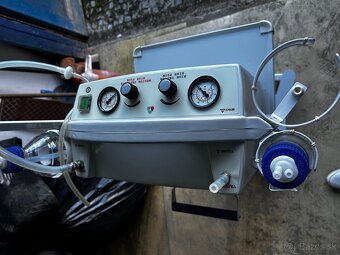 Predám operačný stôl a odsávačky 2ks - 8