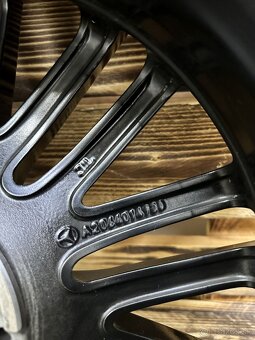 Mercedes Benz C W206 - zimní orig. ALU 5x112 R18 - 8