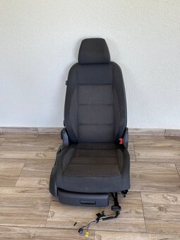 Touran dvere komplet, sedačky, roleta kufra, zadný nárazník. - 8