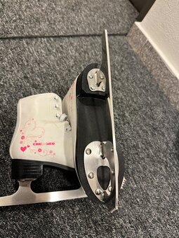 Dievčenské korčule na ľad č. 33 EU - 8