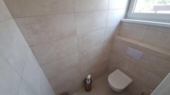 PRENÁJOM-kancelárie/salón s parkovaním hneď pri budove v KN - 8