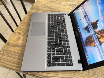 Asus/Notebook/i7/8GB RAM/1TB SSHD/2x Grafická karta 2GB - 8