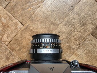 Praktica MAT s objektívom – klasický filmový fotoaparát - 8