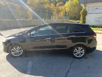 Hyundai i30 Combi 1.6 CRDi Premium – výborný stav, nová STK - 8