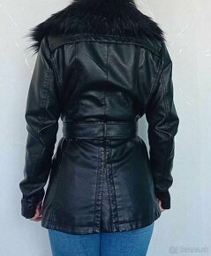 Dámsky čierny koženkový kabát MAYO CHIX - veľkosť S - 8