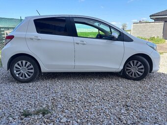 Toyota Yaris 1.0 - šikovné mestské auto - 8