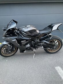 Yamaha R1 2016 - 8
