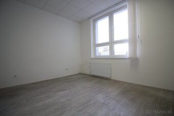 Priestor s umývadlom - 2 miestnosti + chodba (53m) - 8