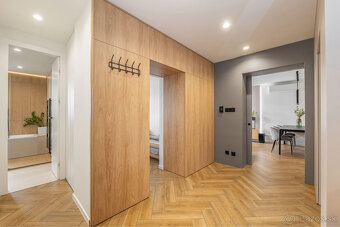 Dizajnový 3-izbový byt kompletne zariadený s garážou - 8