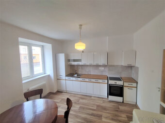 Prenájom 2 izbový, blízko Centra, Zimná, rekonšt nezariadený - 8