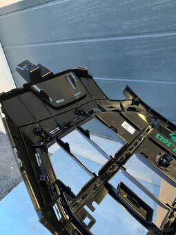 maska mrizka grill audi q8 19- cerna sq8 - 8