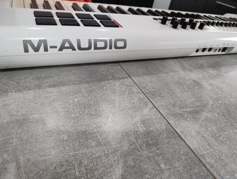 M audio axiom61 - 8