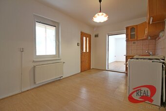 RODINNÝ DOM V TICHEJ ČASTI OBCE SEKULE NA POZEMKU 1309m2 - 8
