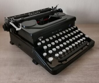 Starožitný písací stroj GRANTA Model 90 z roku 1940 - 8