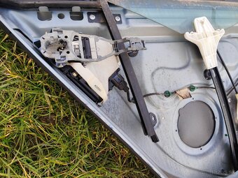 Predám PZ dvere na VW Golf 5 hatchback, LD5Q - 8