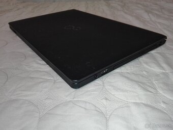 Fujitsu. i3-6006U.15,6“FHD. 1 000 GB. 12 GB DDR4. - 8