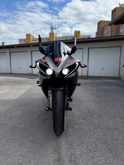 Yamaha R1 Big Bang - 8