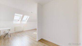 Prenájom podkrovný 1-izbový byt s parkovacím miestom - 8