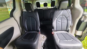 2017 Chrysler Pacifica Touring L - 8