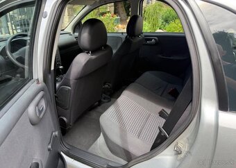 Opel Corsa 1,2 i klima , 2 sady kol benzín manuál 55 kw - 8