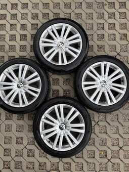 VW elektróny R17 5x112 s letnými pneumatikami 225/45 R17 - 8