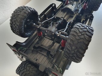 RC model Land Rover 1:16 4x4 plne osvetlený - 8