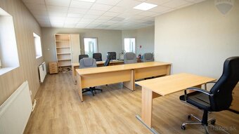 Na prenájom moderná hala s administratívnym a sociálnym záze - 8