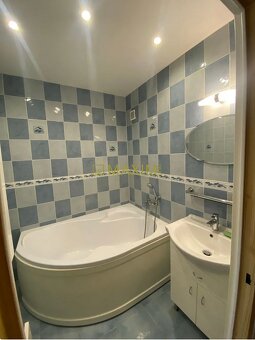 Ponúkame na predaj 3- izbový byt na Dlhých Dieloch na ulici  - 8