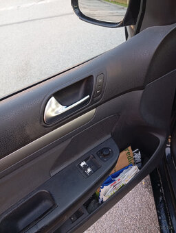 Predám VW Golf 1.4. benzín, r.v.2005 - 8