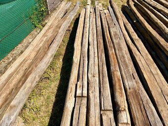 Staré dubové hranoly a trámy - ručne kresané - 8