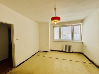 5 izbový byt s 2 kuchyňami a kúpeľňami v centre Svidníka - 8