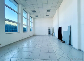 Na prenájom MODERNÁ prevádzková budova 1300m2 15min.od NZ - 8